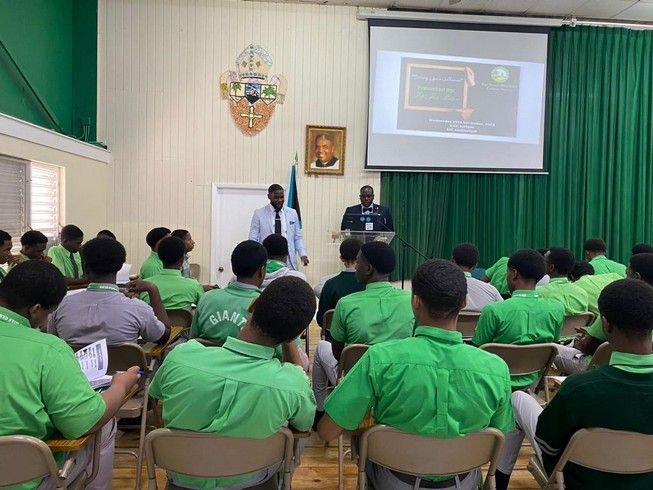 Training presentation to a student group